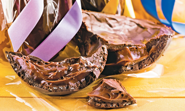 Ovo crocante recheado com brigadeiro cremoso