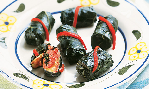 Pacotinhos de linguiça e couve