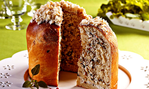 Panetone salgado de ricota e nozes