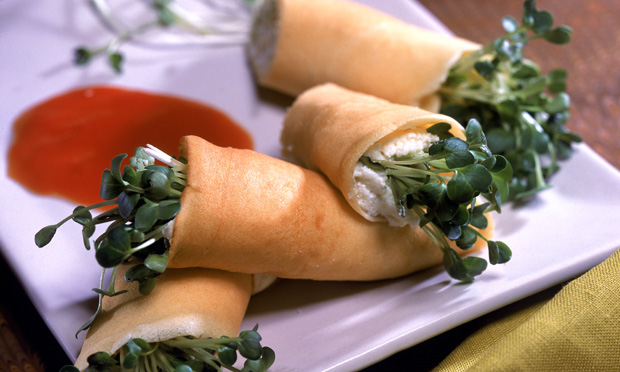 Panqueca recheada com broto de nabo