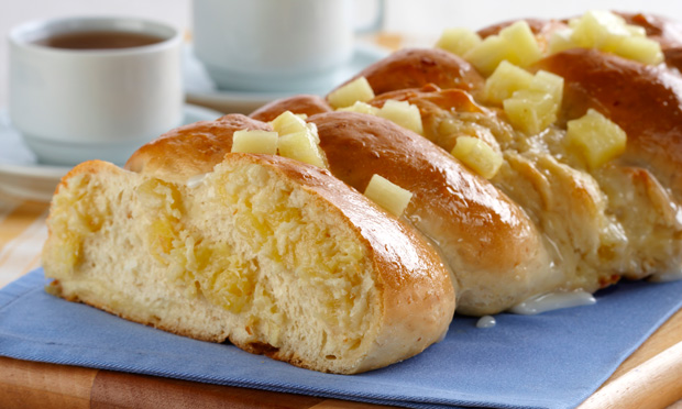 Pão com creme de abacaxi e coco | CLAUDIA