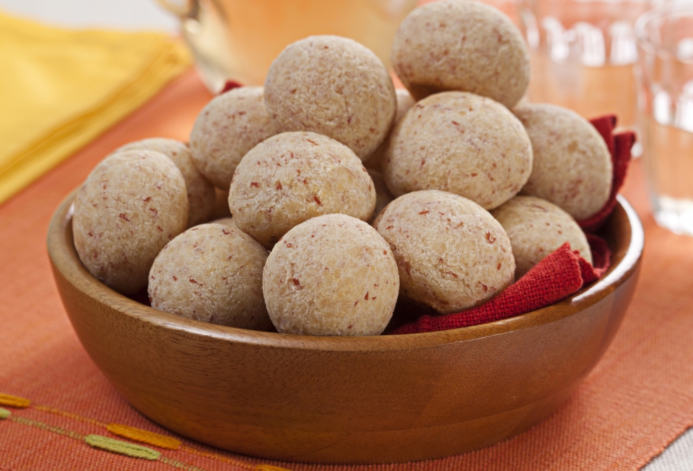 Pão de queijo com mortadela