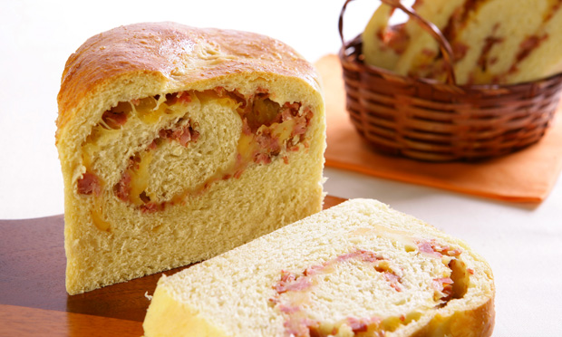 Pão de semolina com linguiça