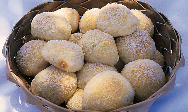Pãzinho branco com parmesão (pão delícia)