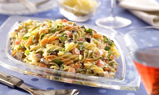Parafuso com rúcula, tomate e bacon