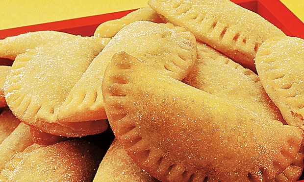 Pastel de fubá com carne moída