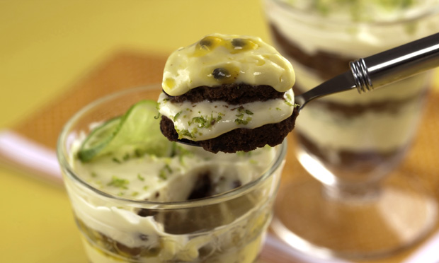 Pavê de cookies com limão e maracujá