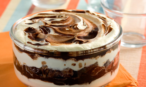Pavê fácil de creme e chocolate em pó