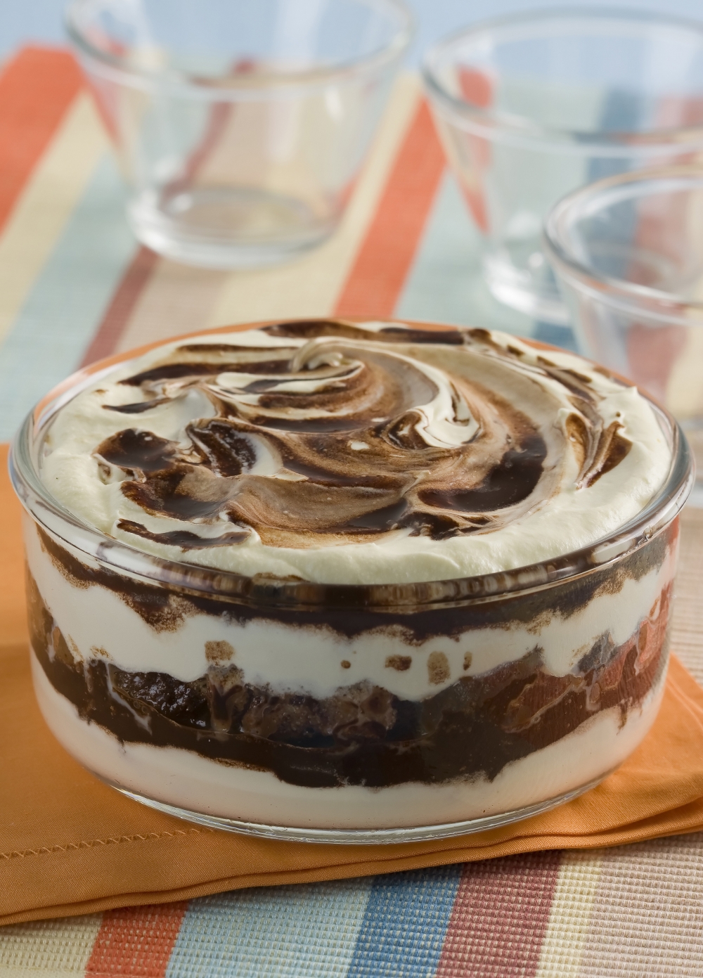 Pavê fácil de leite condensado e chocolate em pó