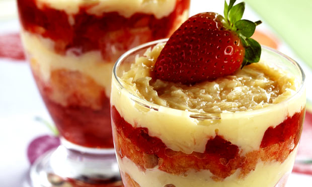 Pavê de morango com beijinho