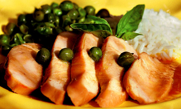 Peito de frango com ervilha