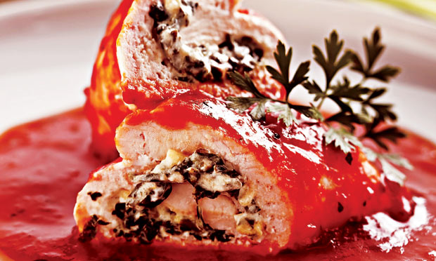 Peito de frango recheado com 3 queijos e espinafre