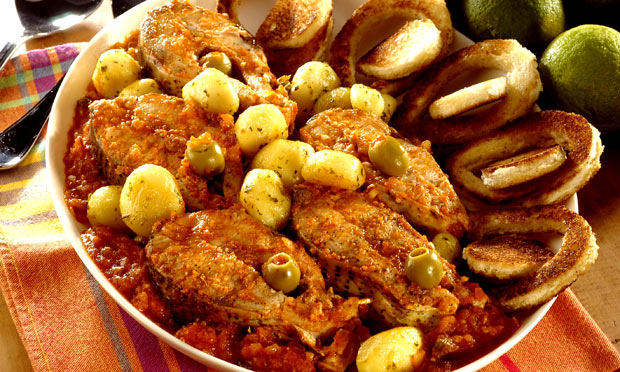 Peixe com azeitonas e alcaparras