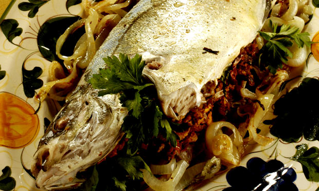 Peixe com farofa de farinha de milho