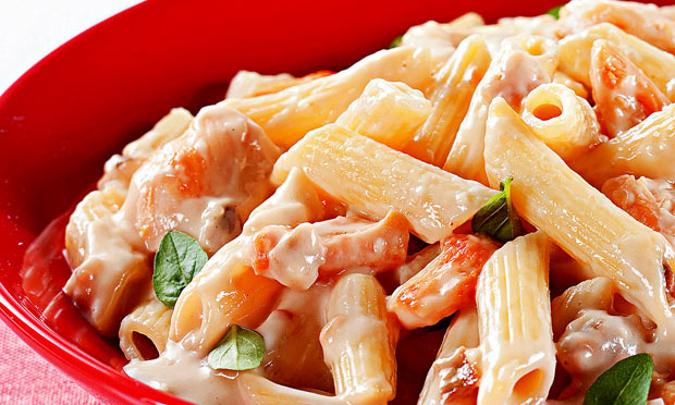 Penne cremoso com frango