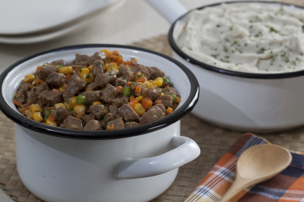 Picadinho com legumes e purê de inhame