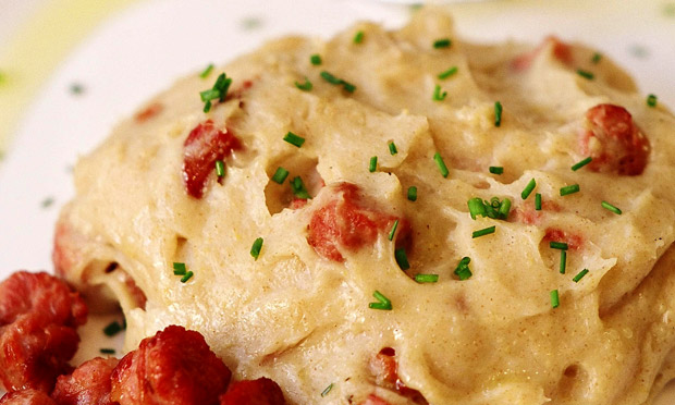 Polenta com linguiça