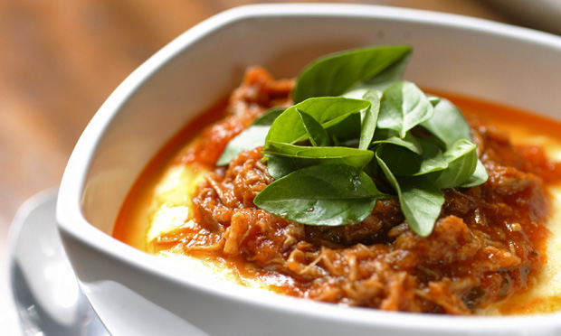 Polenta com molho de carne
