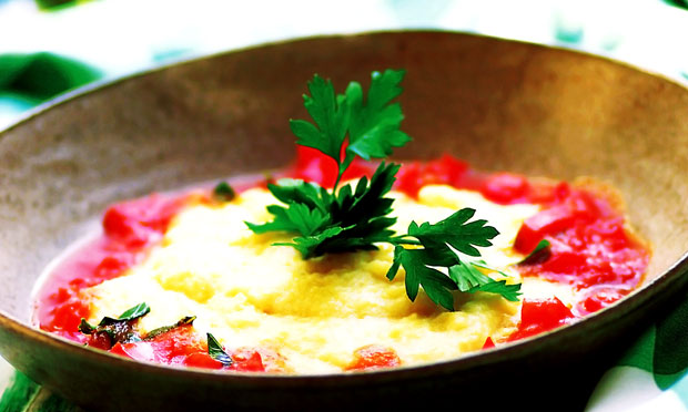 Polenta com molho