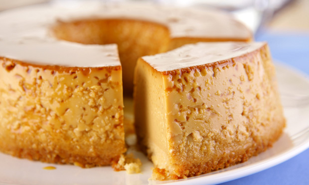Pudim de doce de leite e coco