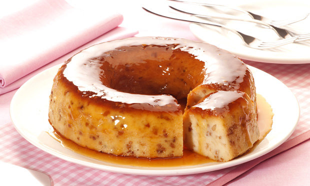 Pudim de pão com amendoim