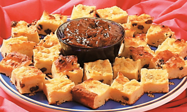 Pudim de pão diet com calda de ameixas