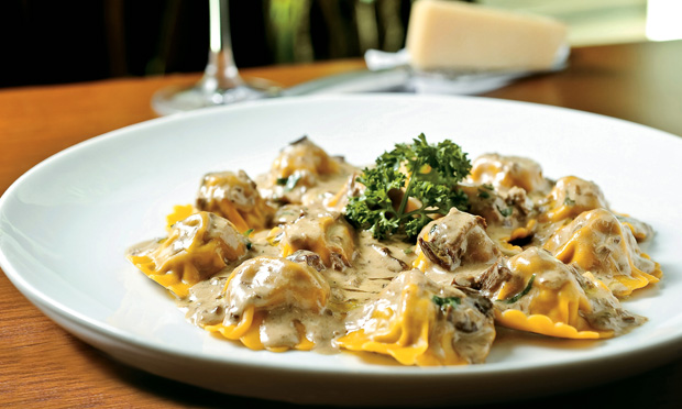 Raviolini ao molho funghi