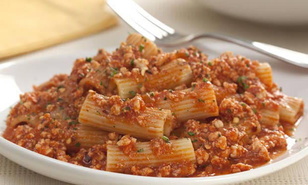 Rigatone à bolonhesa de frango