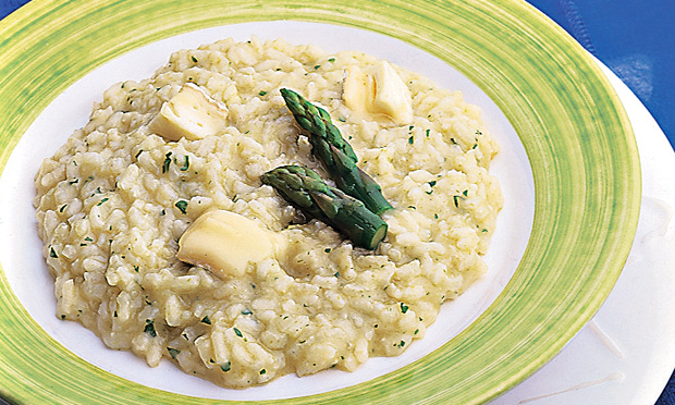 Risoto de aspargo com caldo de músculo