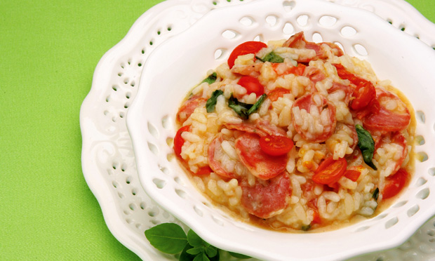 Risoto de linguiça e tomate-cereja