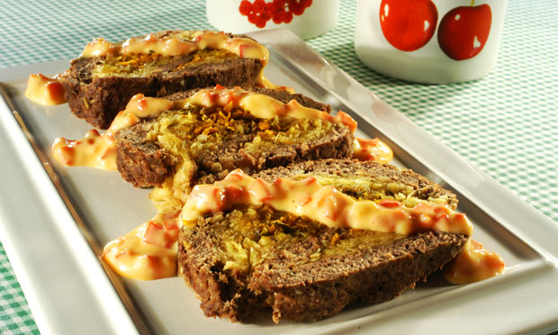 Rocambole de carne com mandioca