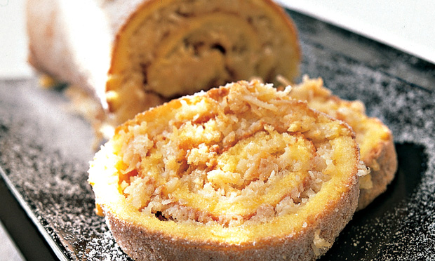 Rocambole de leite condensado e coco