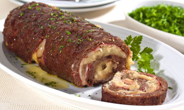 Rocambole econômico de carne moída com purê de batata