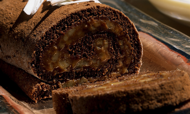 Rocambole de nozes e chocolate