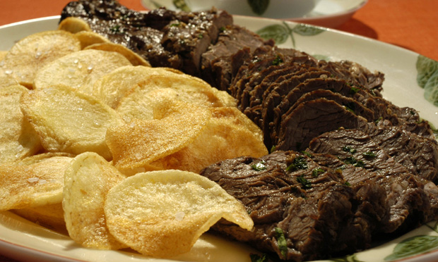 Rosbife ao forno com batatas
