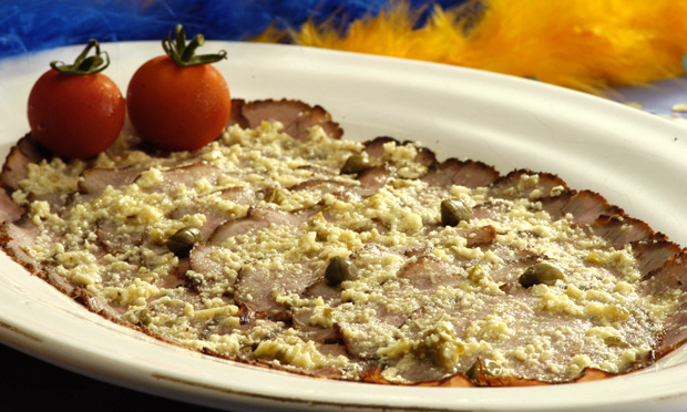 Rosbife com molho de alcaparra
