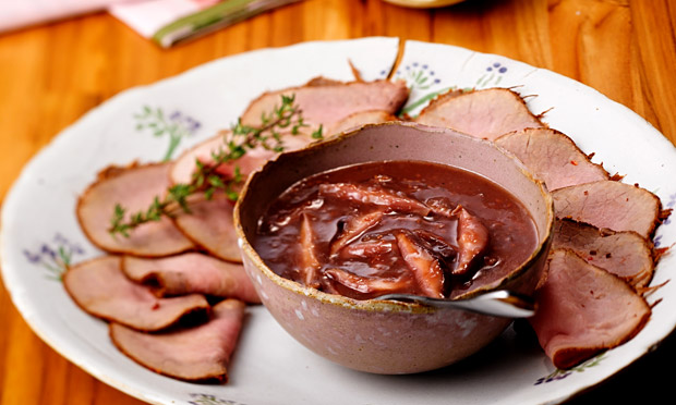 Rosbife com molho de framboesa