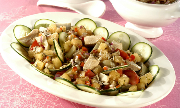 Salada de batata-doce com abacaxi