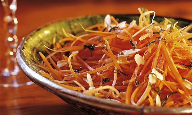 Salada de cenoura com gengibre e hortelã
