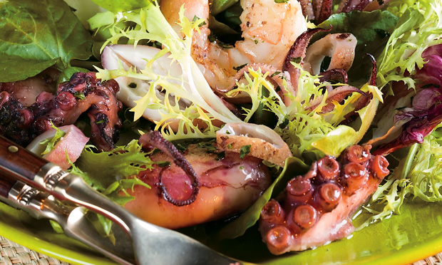 Salada com frutos do mar