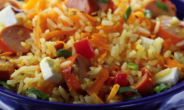 Salada de arroz com salsicha