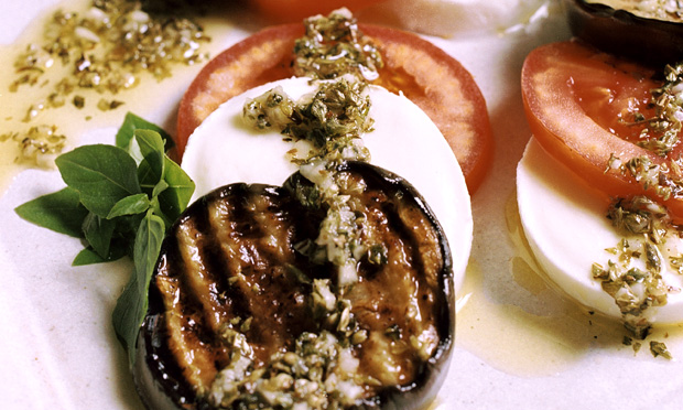 Salada de berinjela e mussarela