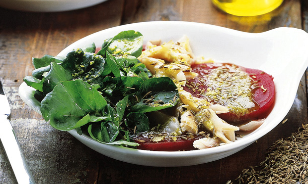 Salada de beterraba com truta defumada