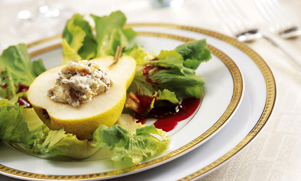 Salada de escarola com pera recheada