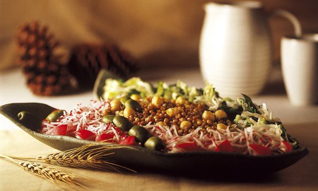 Salada de escarola e rabanete com trigo