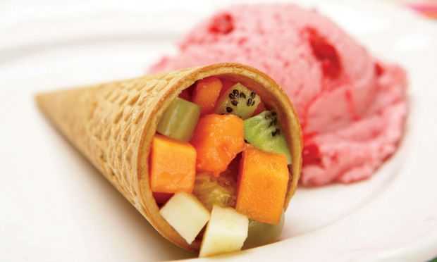 Salada de frutas no cone