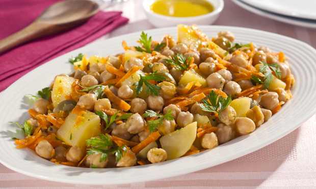 Salada de grão-de-bico, cenoura e batata | CLAUDIA
