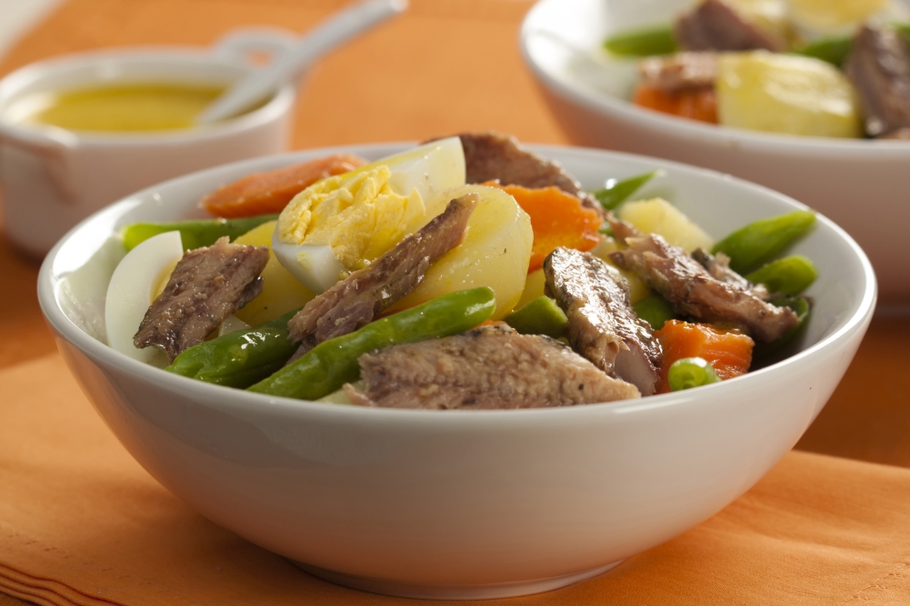 Salada de legumes com molho de mostarda