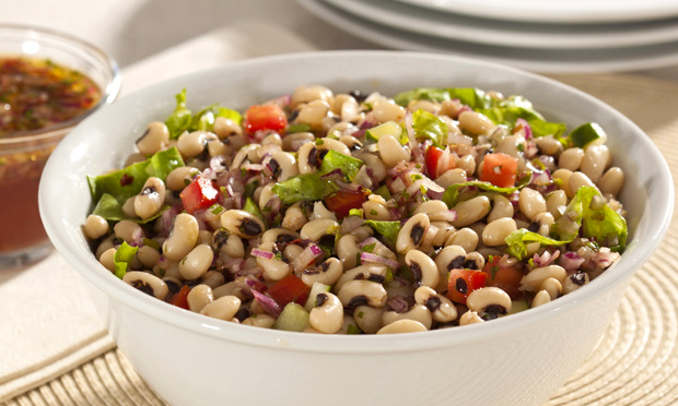 Salada de feijão-fradinho com molho especial