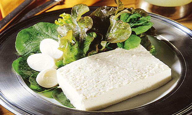 Salada de folhas com musse de palmito